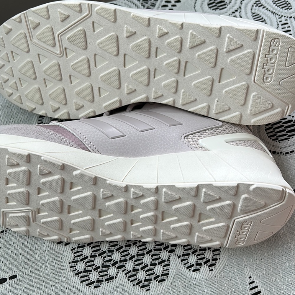 Ladies adidas Sneakers. - Picture 5 of 6